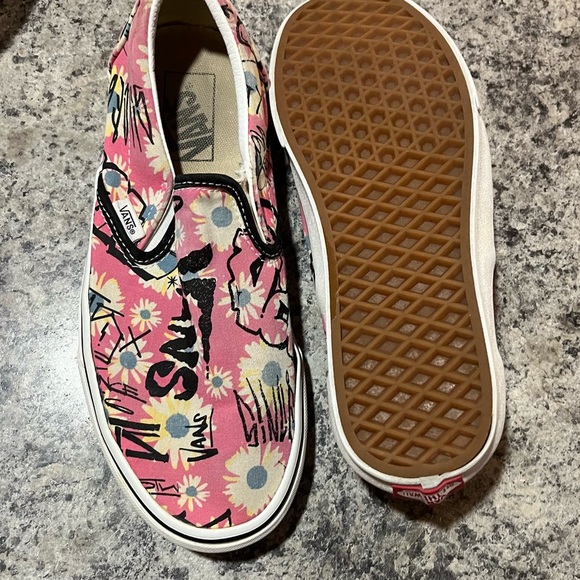 Vans Pink and Black Flats with Artistic Design - Picture 13 of 13